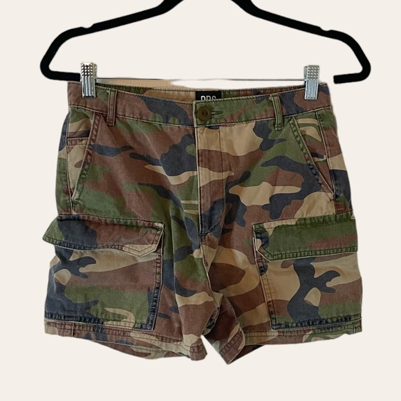 Urban Outfitters BDG Camo Cargo Shorts W27 - Picture 1 of 4